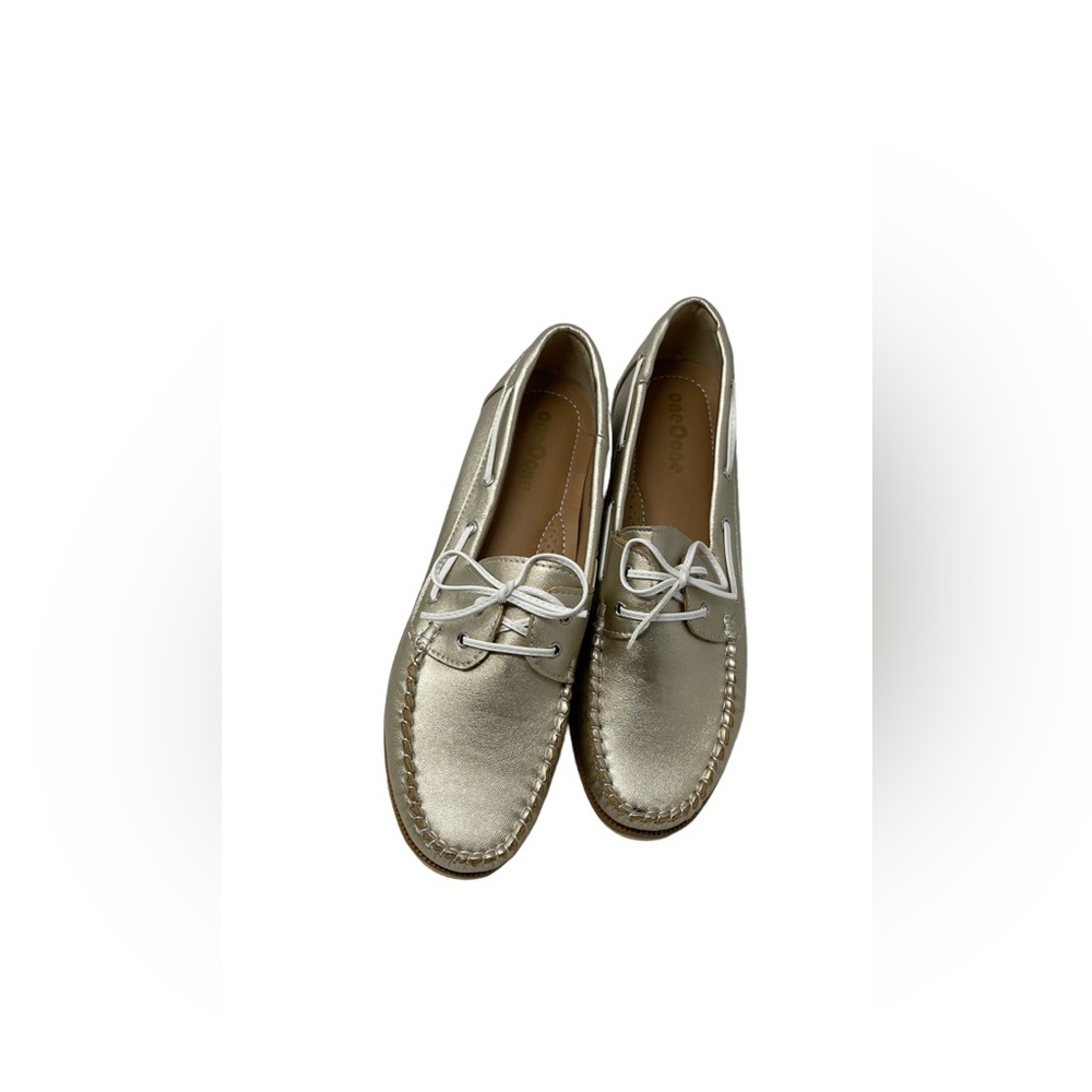 OneOone Women’s Gold Boating Shoes Size 10 in Excellent Preowned Condition